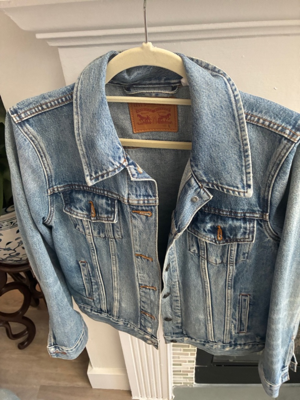 Levi's Light Wash Denim Trucker Jacket - Picture 3 of 4